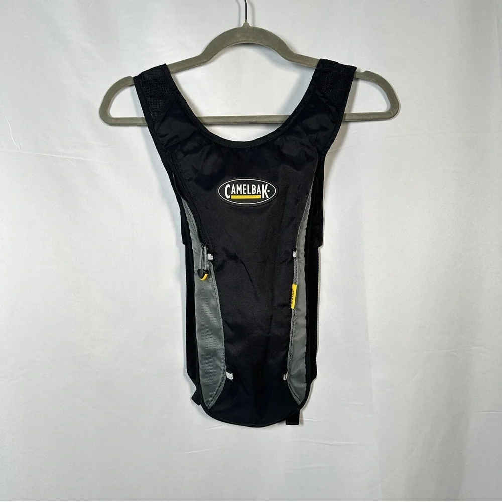 CamelBak Classic Hydration Pack Lightweight Reflective Zip Pocket OS Black Gray